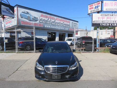Used 2013 Mercedes-Benz E 350 4MATIC Sedan image 5