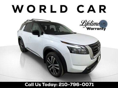 Used 2025 Nissan Pathfinder Platinum image 7