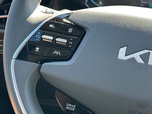 Certified 2025 Kia Niro EX Touring image 11