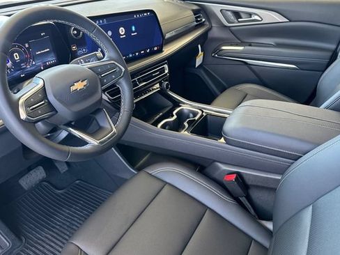 New 2026 Chevrolet Traverse LT w/ Sun and Wheel Package FWD image 16