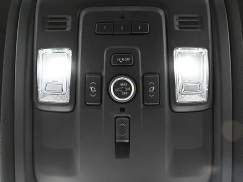 Used 2023 Chevrolet Suburban Premier image 37