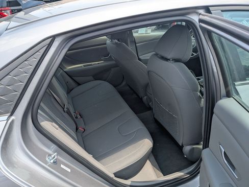 Used 2025 Hyundai Elantra SEL FWD image 30
