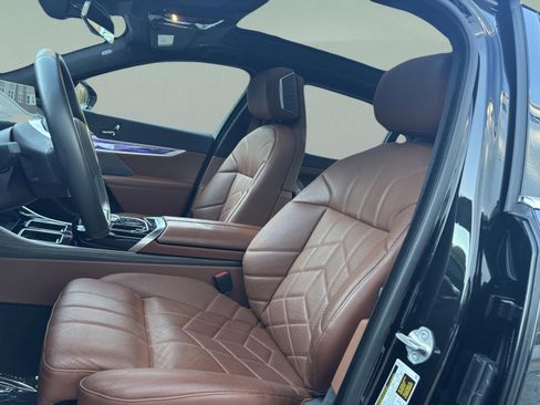 Used 2024 BMW i7 eDrive50 w/ Executive Package image 21