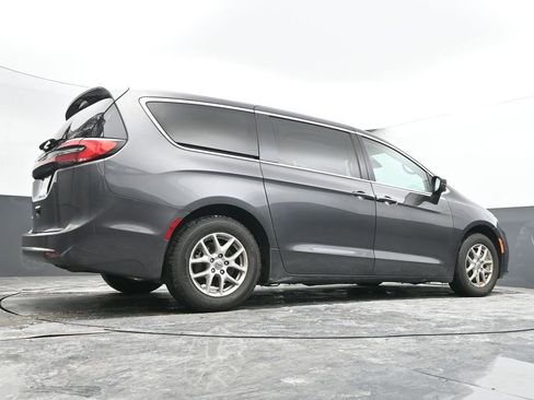 Used 2023 Chrysler Pacifica Touring-L image 72