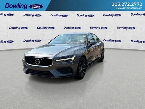 Used 2021 Volvo S60 T5 Momentum w/ Protection Package FWD image 4