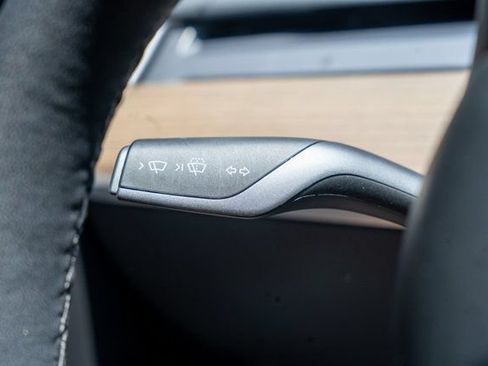 Used 2023 Tesla Model Y AWD image 22