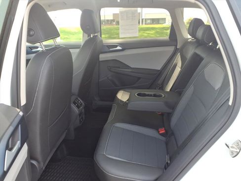 Used 2024 Volkswagen Taos SE w/ Panoramic Sunroof Package AWD/4WD image 29