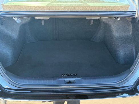 Used 2025 Nissan Altima 2.5 SV image 11