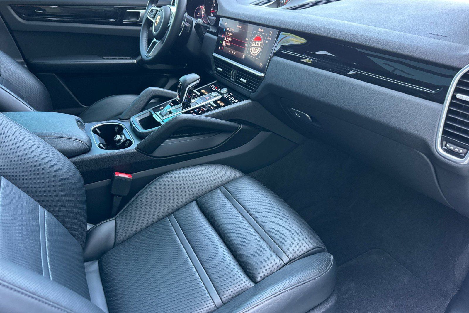 Certified 2023 Porsche Cayenne AWD/4WD image 16