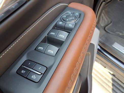 Used 2023 GMC Yukon Denali Ultimate image 10