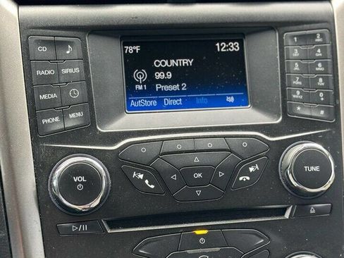 Used 2017 Ford Fusion SE image 27