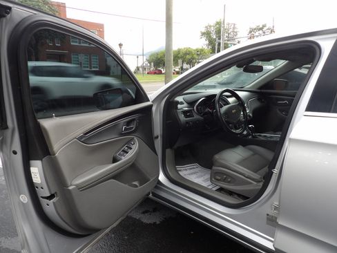 Used 2017 Chevrolet Impala LT image 12
