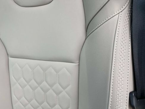 Used 2025 Volvo XC90 B6 Plus w/ Protection Package Premier AWD/4WD image 19