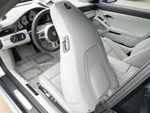 Used 2015 Porsche 911 Turbo image 23