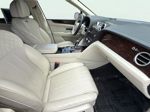 Used 2017 Bentley Bentayga W12 image 22
