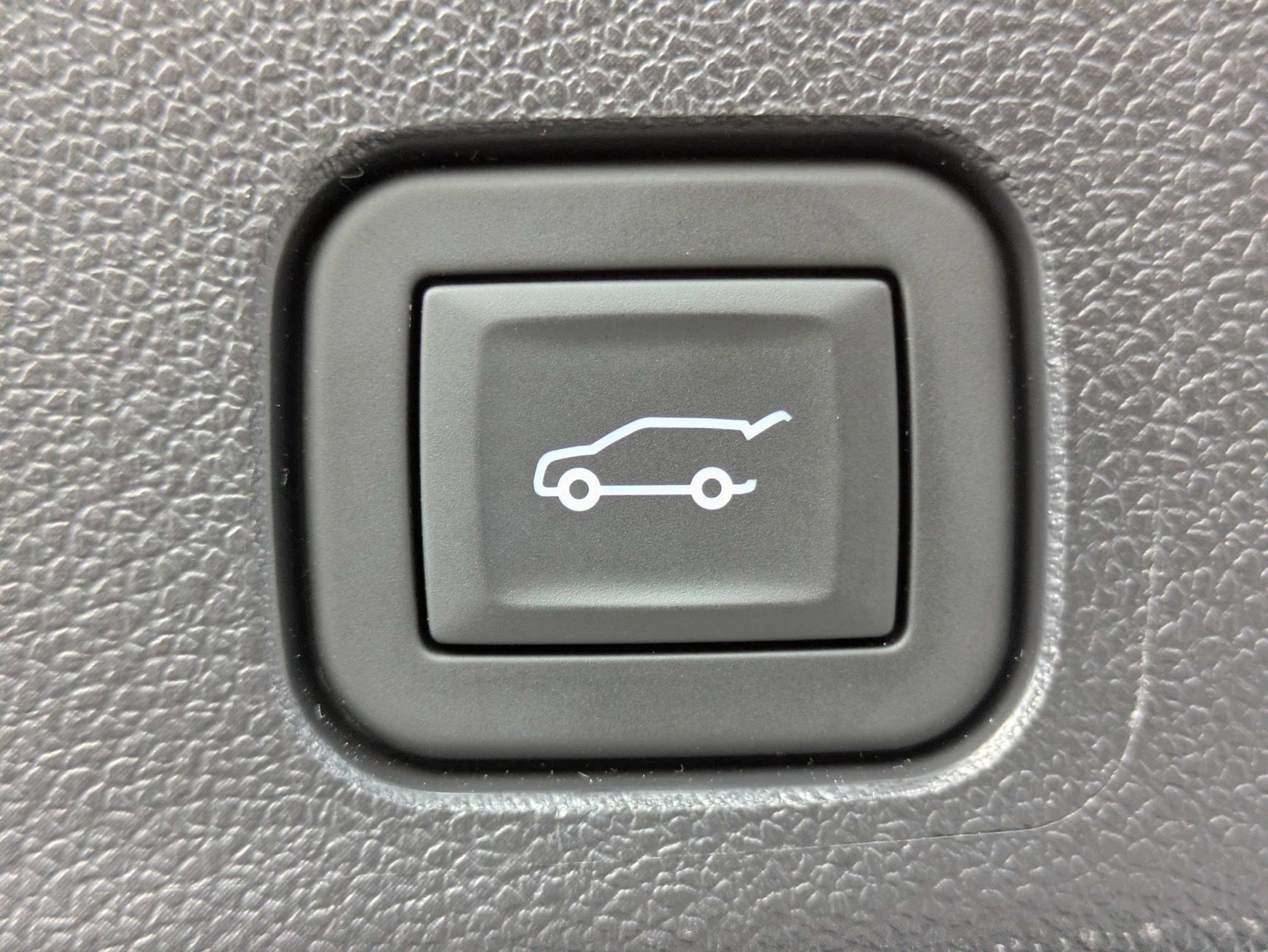 Used 2026 Chevrolet Traverse LT w/ Sun and Wheel Package FWD image 8
