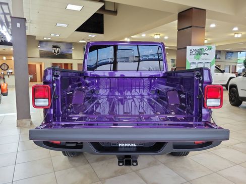 New 2026 Jeep Gladiator Sport image 18