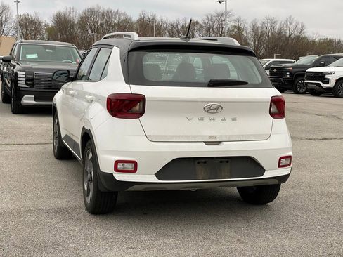 Used 2024 Hyundai Venue Limited image 5