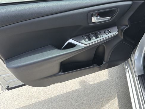 Used 2015 Toyota Camry SE FWD image 14