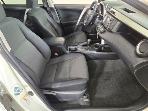 Used 2017 Toyota RAV4 LE w/ Carpet Mat Package FWD image 21