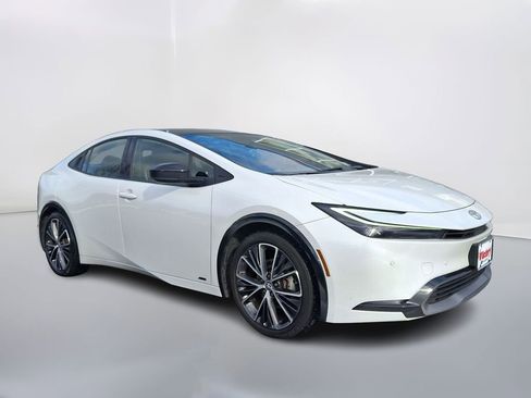 Used 2024 Toyota Prius XLE image 1