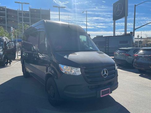 Used 2024 Mercedes-Benz Sprinter 2500 image 2