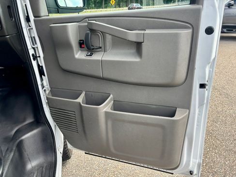 Used 2022 Chevrolet Express 2500 w/ Driver Convenience Package RWD image 10