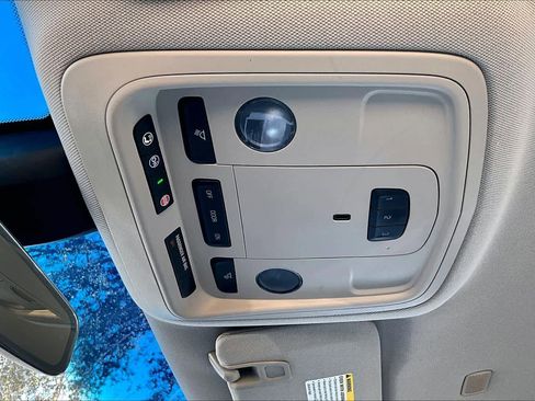 Used 2019 Cadillac XTS image 32