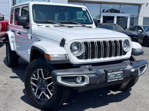 Used 2025 Jeep Wrangler Unlimited Sahara AWD/4WD image 1