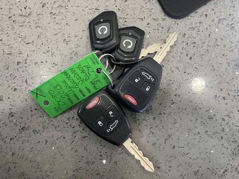 Used 2013 Dodge Avenger SE FWD image 25