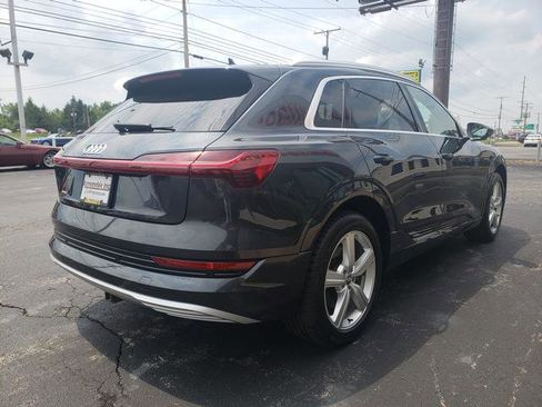 Used 2019 Audi e-tron Prestige w/ Prestige Package image 5