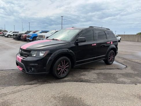 Used 2019 Dodge Journey SE w/ Blacktop Package FWD image 2