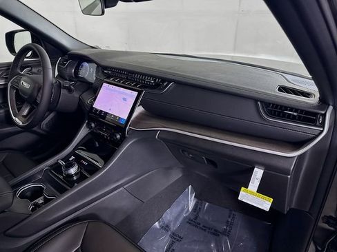 New 2025 Jeep Grand Cherokee Limited image 29