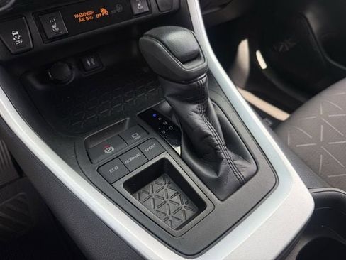 Used 2019 Toyota RAV4 XLE FWD image 19