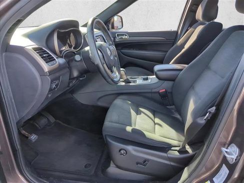 Used 2017 Jeep Grand Cherokee Laredo w/ Quick Order Package 23E image 12