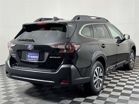Used 2025 Subaru Outback Premium image 10