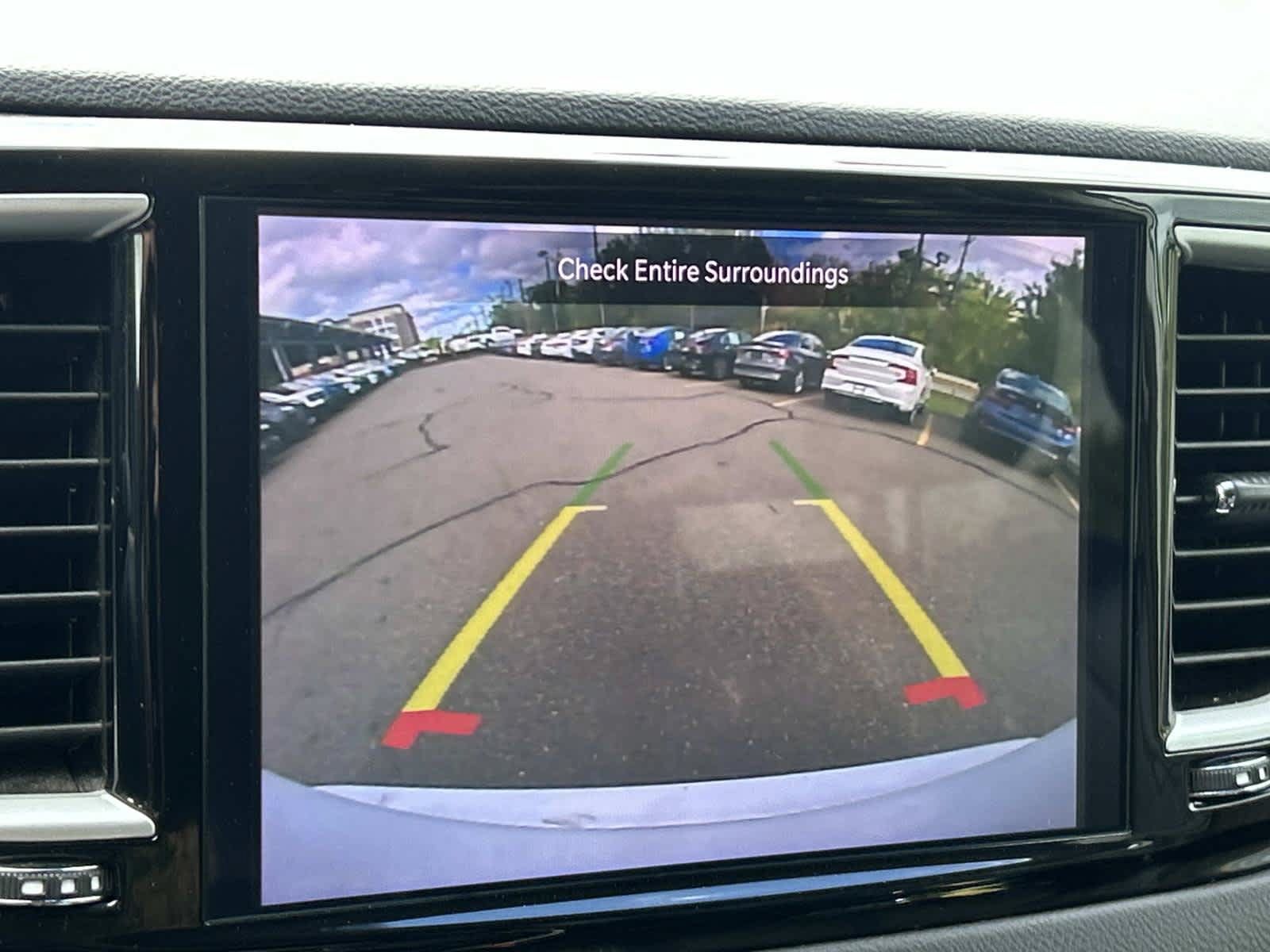 Used 2024 Chrysler Pacifica Touring-L FWD image 35