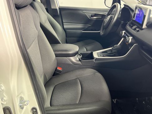 Used 2025 Toyota RAV4 XLE FWD image 29