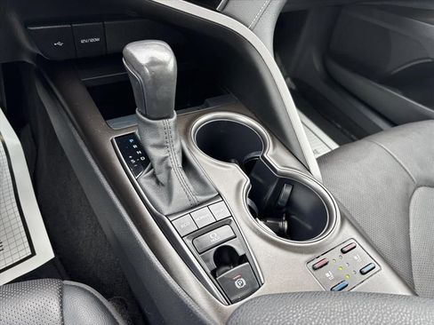 Used 2024 Toyota Camry XSE w/ Navigation Package image 19