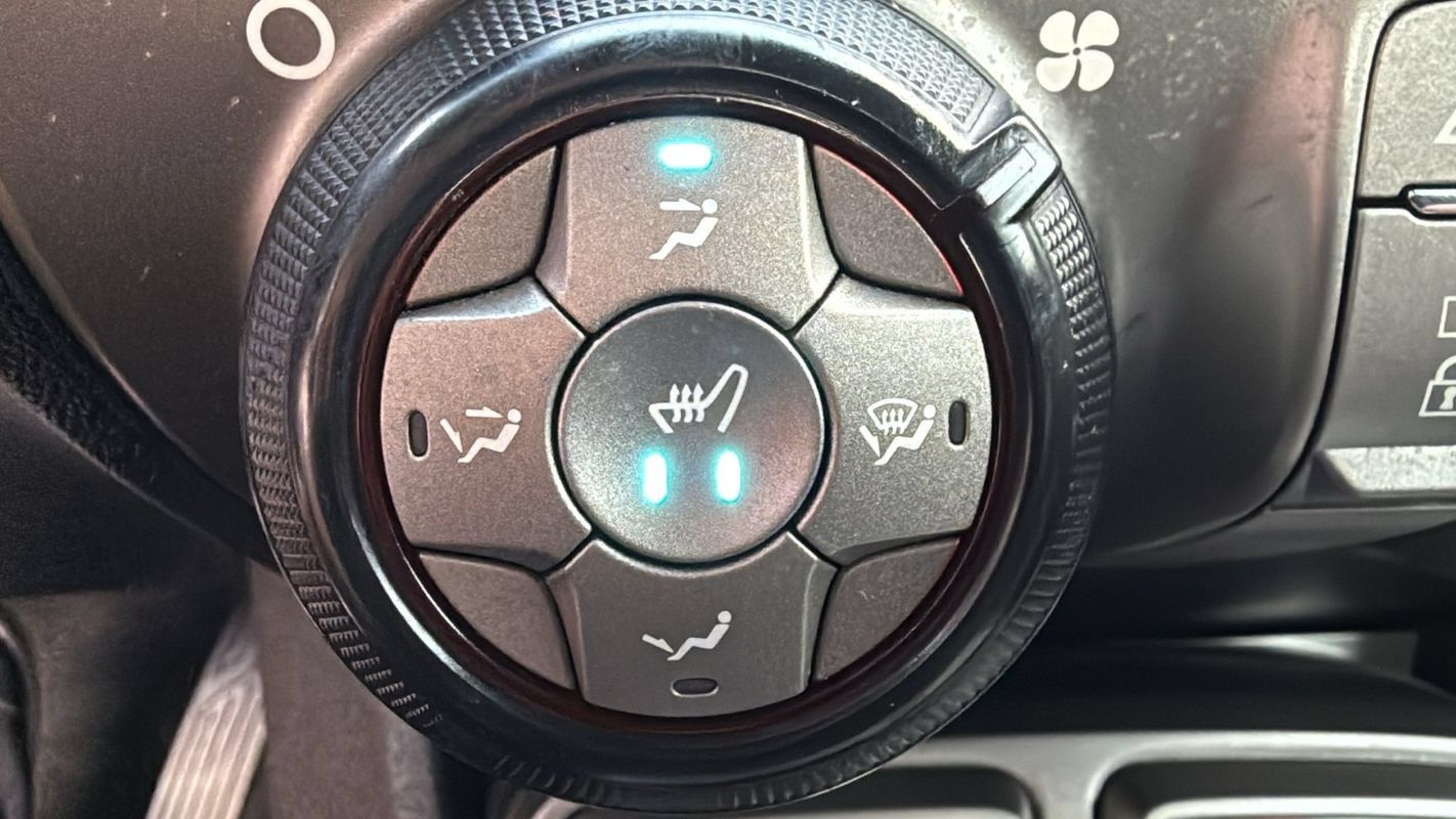 Used 2010 Chevrolet Camaro SS RWD image 22