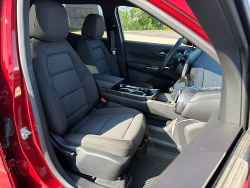 New 2027 Chevrolet Equinox LT w/ LPO, Floor Liner Package FWD image 30