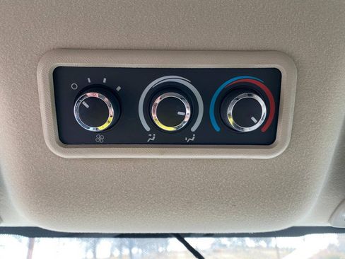 Used 2018 Chevrolet Express 3500 LS RWD image 17
