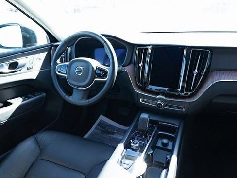 Used 2023 Volvo XC60 B5 Plus image 17