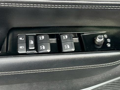 Used 2024 Jeep Wagoneer L Series III w/ Flexible Seating Group AWD/4WD image 19