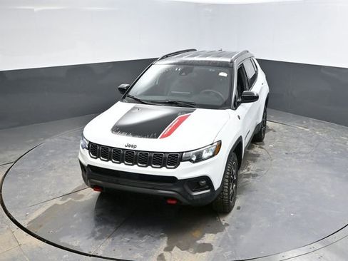 Used 2025 Jeep Compass Trailhawk AWD/4WD image 40