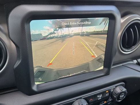 Used 2022 Jeep Gladiator Willys image 21