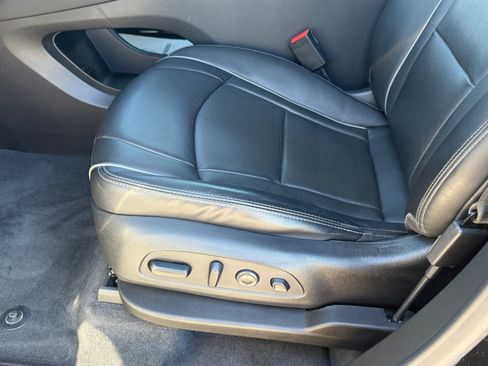 Used 2021 Buick Enclave Avenir w/ Avenir Technology Package image 11