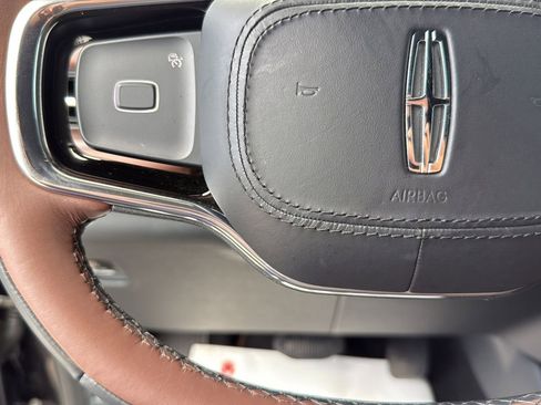Used 2025 Lincoln Navigator Reserve AWD/4WD image 16