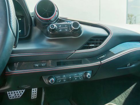 Used 2021 Ferrari F8 Tributo image 57