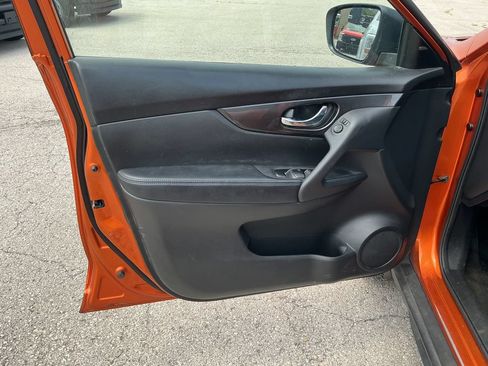 Used 2018 Nissan Rogue SV AWD/4WD image 14